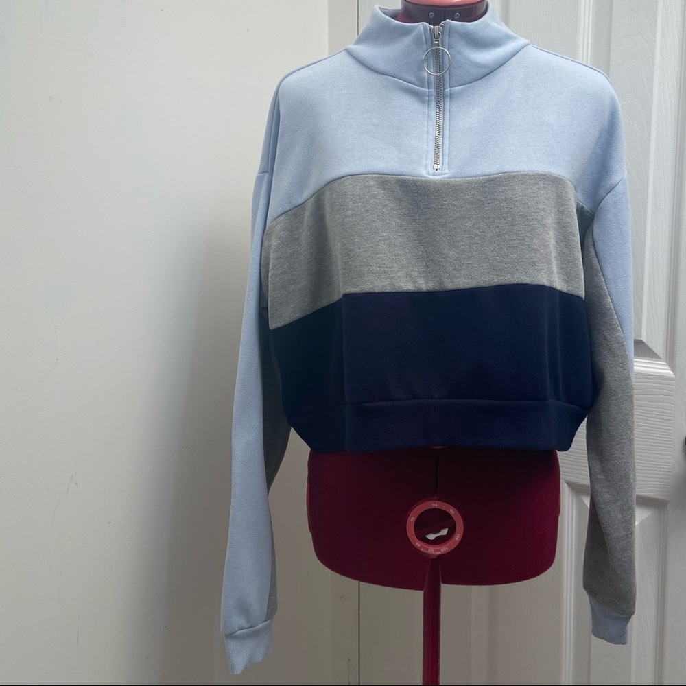 SWS Active women blue colour block 1/4 zip down crop sweatshirt.Size L. Used.